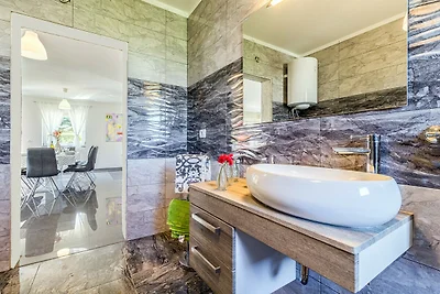 Villa für 10 Personen mit Pool, Grill,...