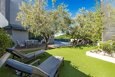 Villa Pinus mit Pool, Spielzimmer, Garten