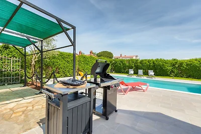 Private Pool and Big Garden- Holiday Home...