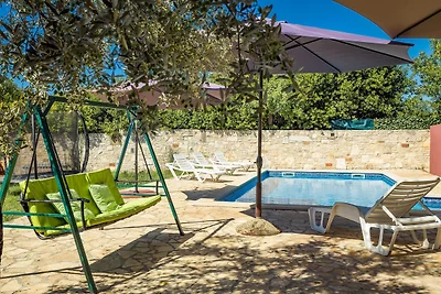 Charming Holiday Home Pina with Private Pool
