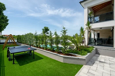 Villa Polaris - Luxurious Vacation Oasis