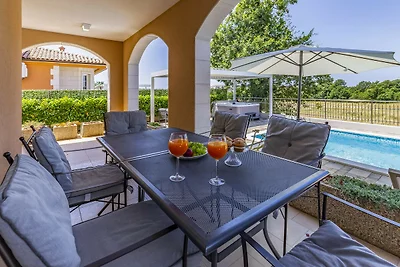 Lotus Elite Villa mit Pool und Whirlpool 5