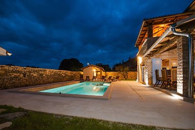 Villa Tomani - Pool, Jacuzzi, Sport Courts