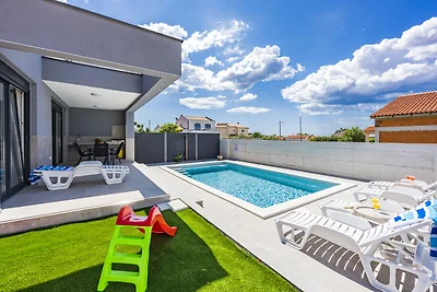Moderne Familienvilla Teo mit privatem Pool
