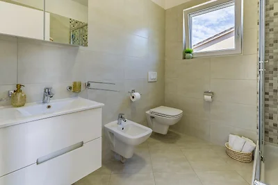 Lotus Elite Villa with Pool & Jacuzzi 6