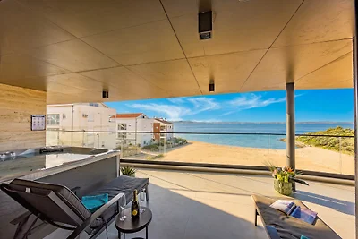 Beautiful apartment right by the sea with a...