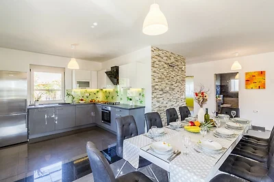 Villa für 10 Personen mit Pool, Grill,...
