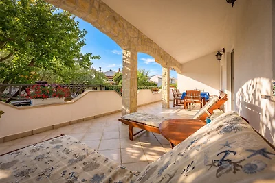 Familienapartment Stinjan mit Gartenblick