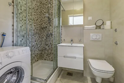 Lotus Elite Villa with Pool & Jacuzzi 9