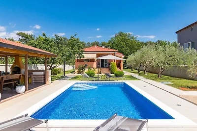 Schöne Familienoase mit privatem Pool –...