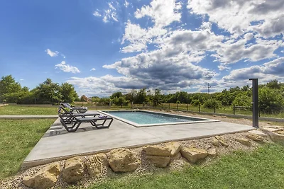 Private Pool with Relaxing Nature View - Apt...