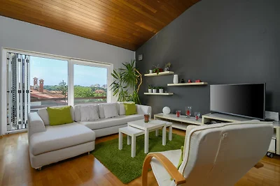 Cozy Apartment Luka with Shared Pool and Gym