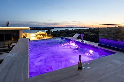 The Skyview Penthouse with Infinity Pool