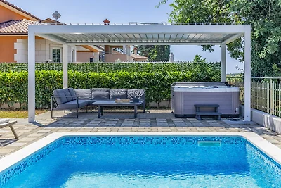 Lotus Elite Villa mit Pool und Whirlpool 3