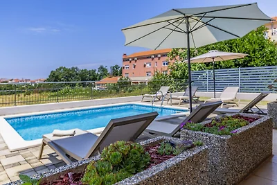 Lotus Elite Villa mit Pool und Whirlpool 5