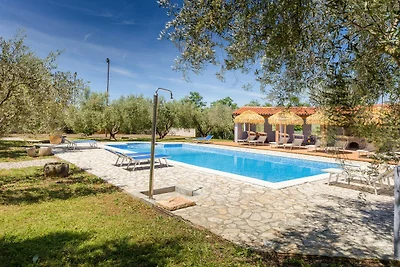 Modern Apartment with Pool and Garden - Marce...