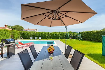 Private Pool and Big Garden- Holiday Home...