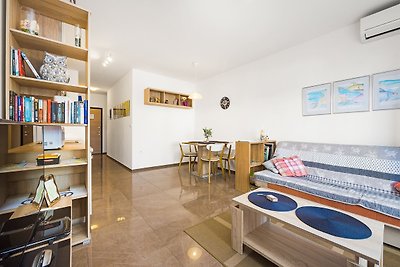 Hübsche Stadt FeWo mit Terrasse – Tania