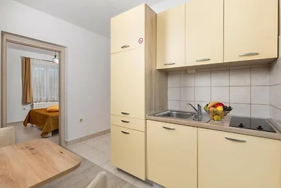 Exquisite Wohnung Gelb in Meeresnähe
