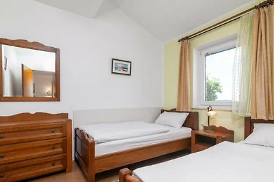 Family Apartment Stinjan with Sea View