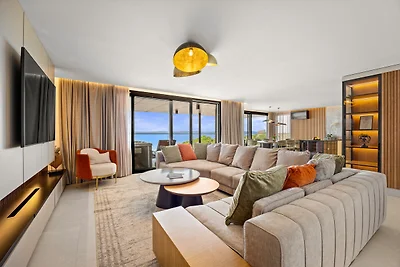 Beautiful apartment right by the sea with a...