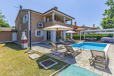 Lotus Elite Villa mit Pool und Whirlpool 1