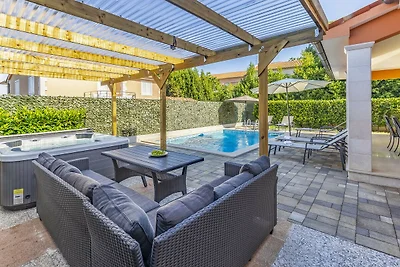 Lotus Elite Villa mit Pool und Whirlpool 11