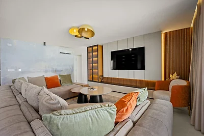 Beautiful apartment right by the sea with a...