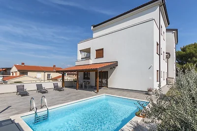 Kristallblaue Poolresidenz – Apartment Volme