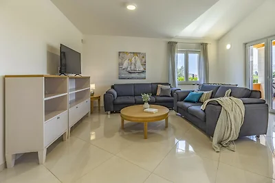 Lotus Elite Villa mit Pool und Whirlpool 4