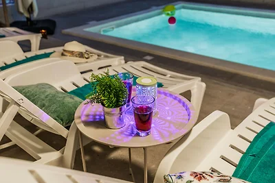 Moderne Familienvilla Mia mit privatem Pool