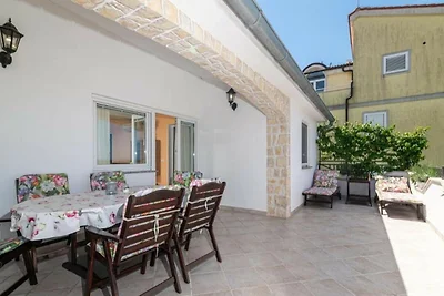 Family Apartment Stinjan with Sea View