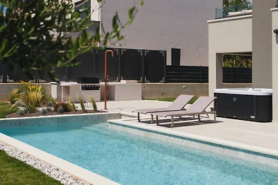 Designer-Strandvilla Limes - Pool, Spa &...