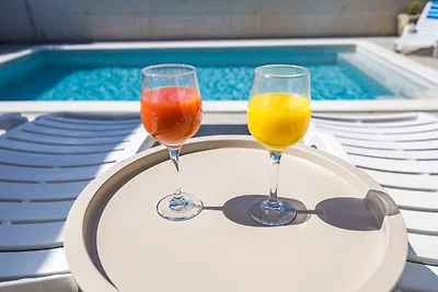 Moderne Familienvilla Mia mit privatem Pool