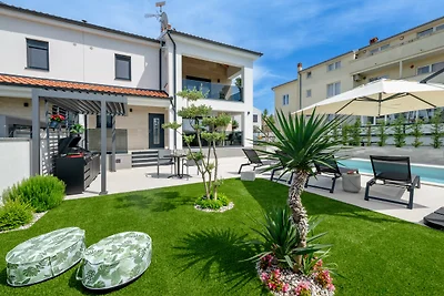 Villa Polaris - Luxurious Vacation Oasis