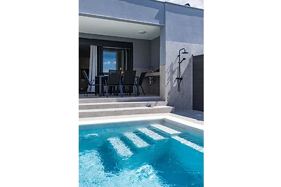 Moderne Familienvilla Teo mit privatem Pool