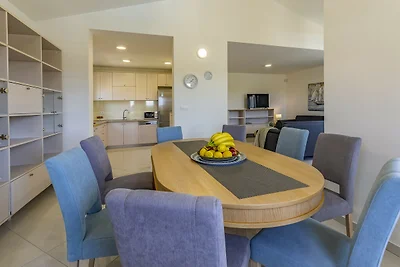 Lotus Elite Villa mit Pool und Whirlpool 2