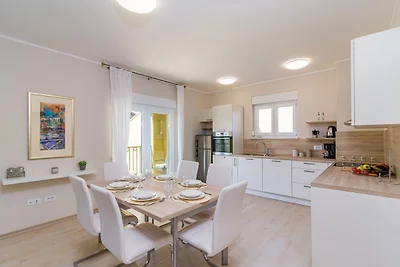 Modern, Elegant Apartment Anna (Rosemary)