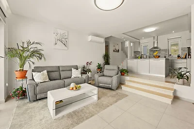 Moderne Villa Novek mit Pool und Meerblick