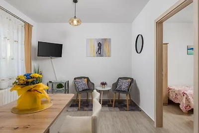 Exquisite Wohnung Gelb in Meeresnähe