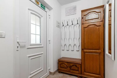 Family Apartment Stinjan with Sea View