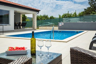 Holiday Home Greta mit Privatem Pool