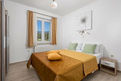 Exquisite Wohnung Gelb in Meeresnähe