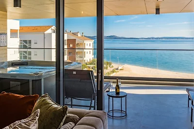 Beautiful apartment right by the sea with a...