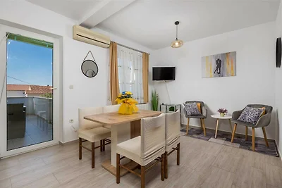 Exquisite Wohnung Gelb in Meeresnähe