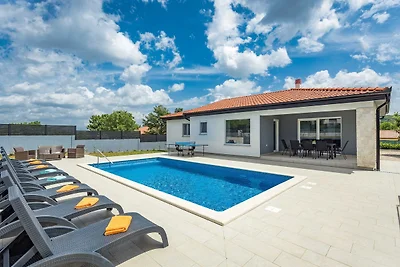 Holiday Home Greta mit Privatem Pool
