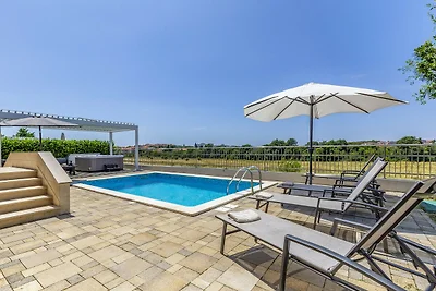 Lotus Elite Villa with Pool & Jacuzzi 6