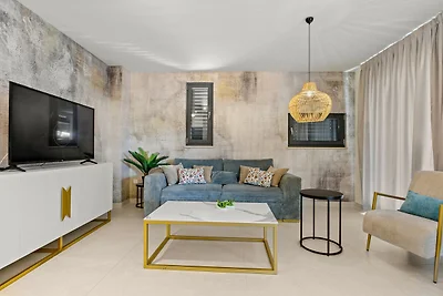 The Sunset - Luxury Waterfront Apartment