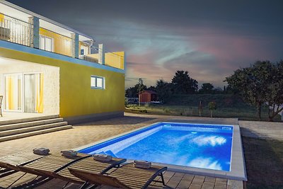 Bezaubernde Villa East mit Pool und Whirlpool