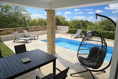 Oliva Serenity Apartment mit Pool